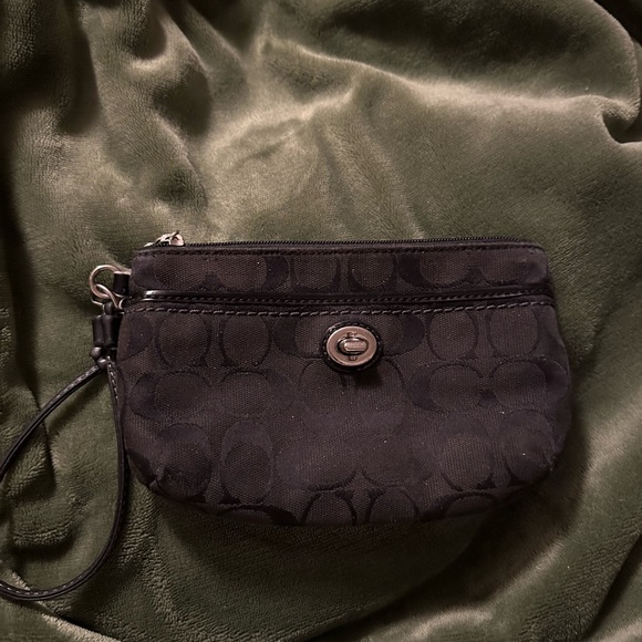 coach wristlet twist class front zipper closure, altered strap see picture - Picture 4 of 6